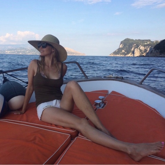 Meet your Posher, Deborah - Picture 1 of 1